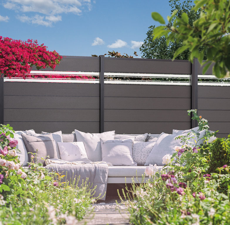 Ambiente mit GOTLAND-Serie WPC-Steckzaunsystem