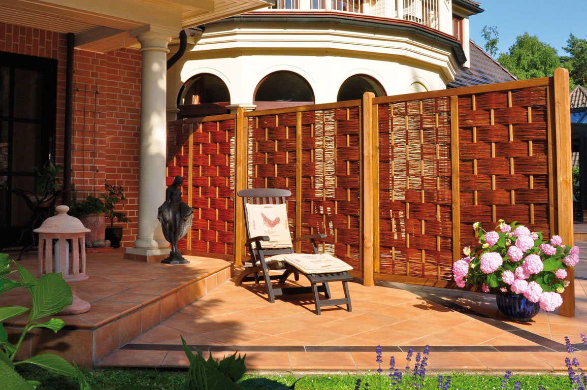 Ambiente mit ÄTNA Weidengeflechtzaun 180 x 180 cm