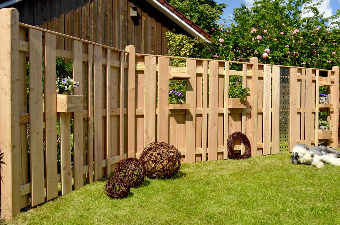 Ambiente mit AALBORG-Serie, Lärche Vogelhaus