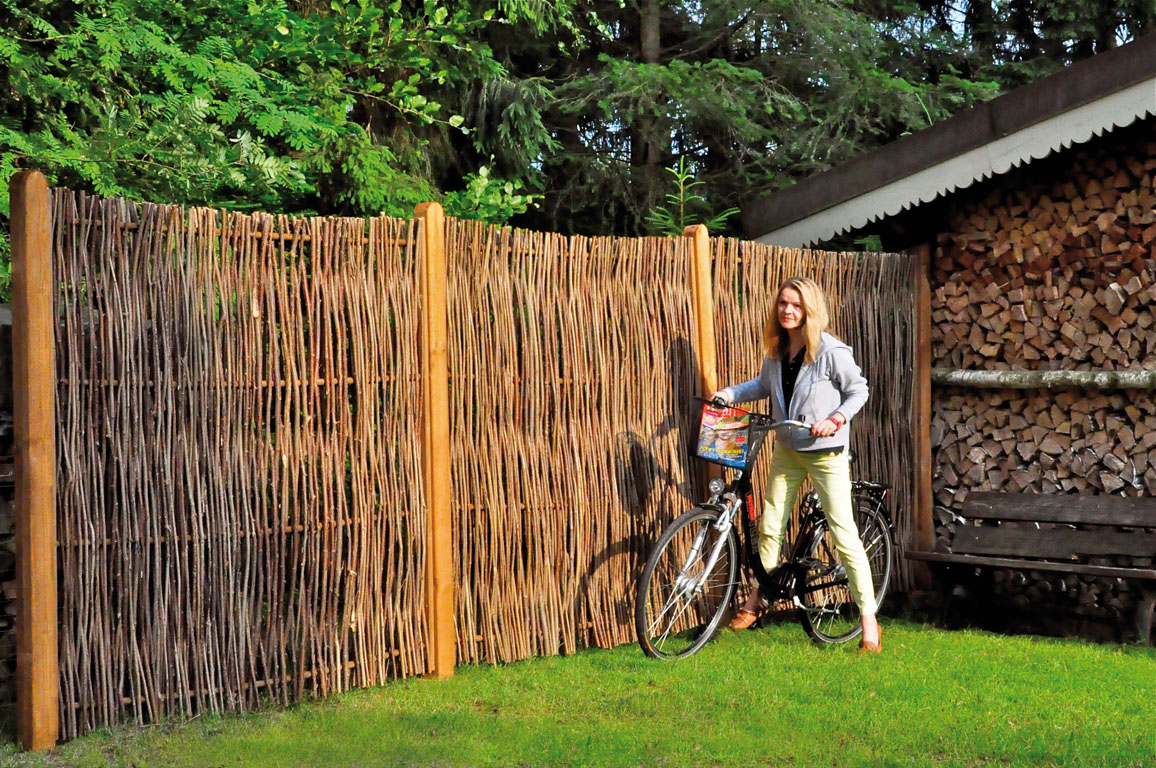 Ambiente mit PEPE Haselnusszaun