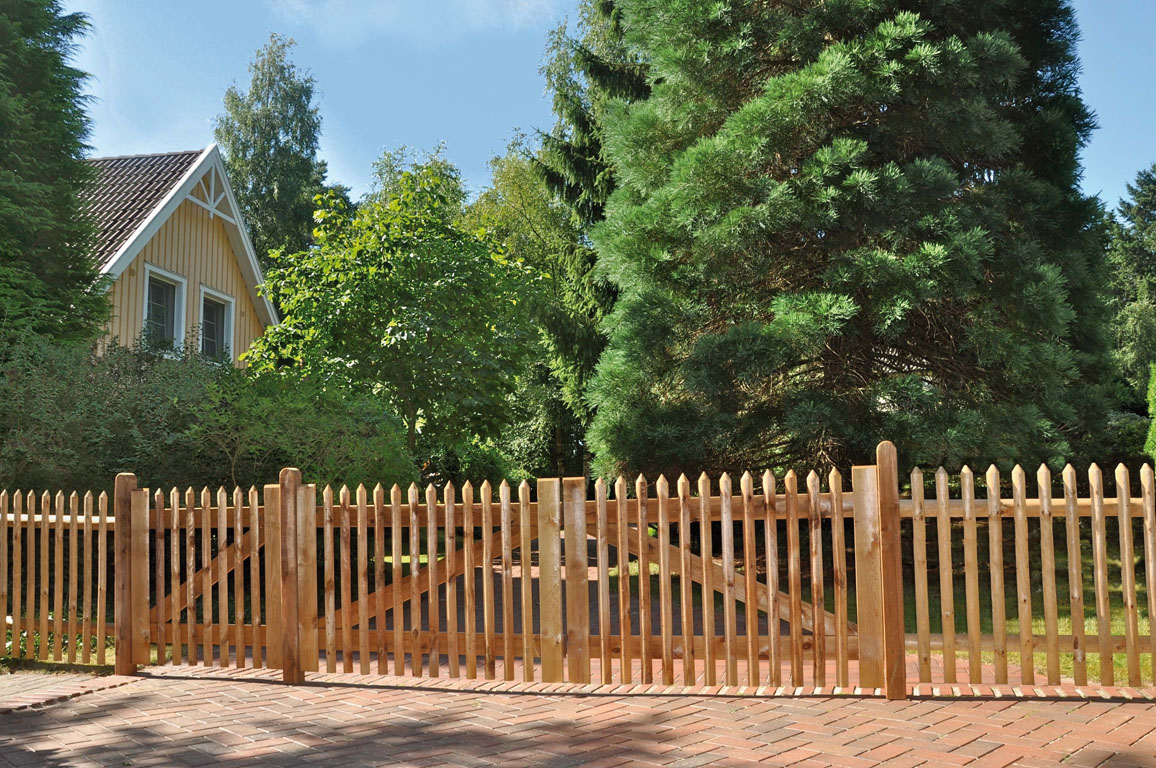 Ambiente mit Senkrechtzaun Doppeltor 300 x 100 cm