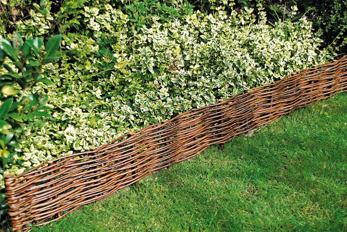 Ambiente mit SARA Weiden-Steckzaun